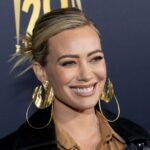 Hilary Duff afirma ser um "replicador de roupas" para usar este vestido - pegue a aparência