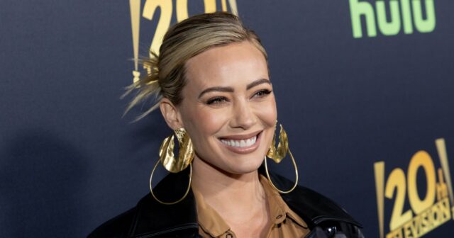 Hilary Duff afirma ser um "replicador de roupas" para usar este vestido - pegue a aparência



