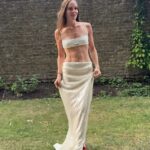 Holly Ramsay mostrou seus abdominais tonificados em uma coordenada branca quando ela entrou em sua 'Era das Noivas' em um fim de semana antes de seu casamento de Natal para Adam Peaty ainda este ano