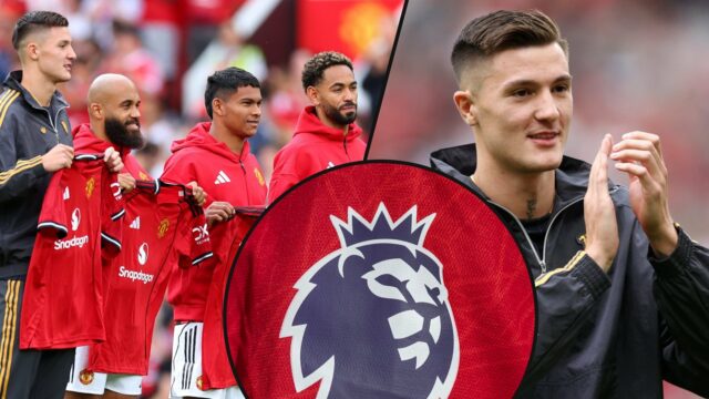 Novas assinaturas Brian Mbumo, Benjamin Sesso, Diego Leon e Matheus Kunya posam para uma foto enquanto seguram camisas para partidas antes da partida amigável da pré -temporada entre o Manchester United e o Old Trafford Fiorentina em Manchester, Inglaterra.