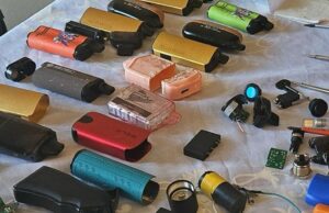 Homem acusado de fazer pensamentos impressionantes como jóias, textos Homem acusado de fazer pensamentos impressionantes como jóias, textos