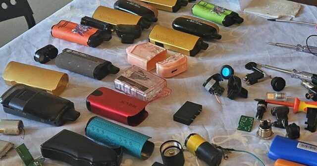 Homem acusado de fazer pensamentos impressionantes como jóias, textos

