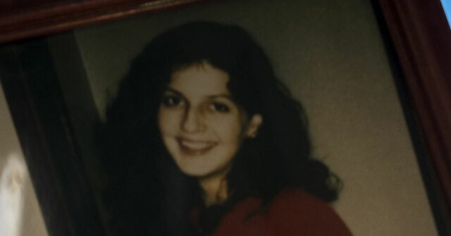 Uma pessoa acusou a morte da mulher de 24 anos, Samantha Mizzi, em Melbourne, mais de 30 anos.