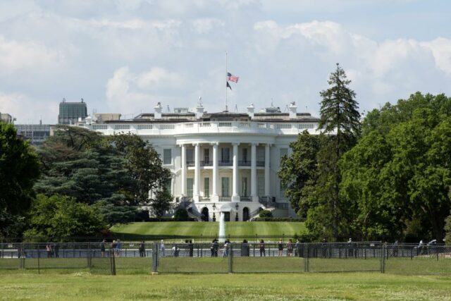 Homem do Texas preso por supostamente ameaçar decapitar o funcionário de Trump, matar a família inteira


