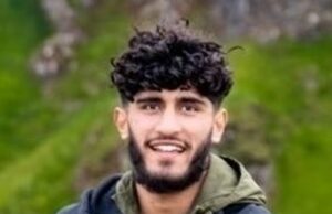 Imagem: adolescente, 19, esfaqueado até a morte em ‘ataques direcionados’ no estacionamento no centro – porque três homens são presos Um adolescente morto até a morte em um