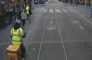 Imagens mostraram uma agonização sobre ervas em etapas de trilho leves Dangerous, perto de erros de Sydney, e as impressões de trilhos leves de New Castle são lançados.