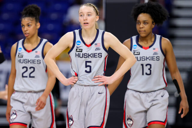 Indicador de Dallas Wings Paige Bueckers, colega anterior da UConn antes de desejar videogame 

