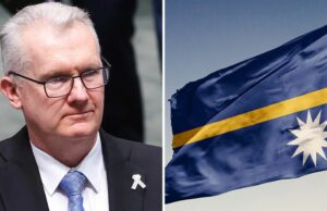 Inúmeros detidos criminais lançados para serem deportados para o Pacific Country Ministro de Assuntos Internos, Ministro da Imigração e Cidadania, Ministro da Segurança Cibernética, Ministro das Artes e Líder da Câmara, Tony Burke, chega para o tempo de pergunta no Parliament House em Canberra na quinta -feira, 28 de agosto de 2025. Fedpol Photo: Alex Ellinghausen