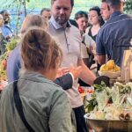 Jeremy Clarkson ingressou na reação de Cotswold contra o feriado no vice -presidente dos EUA, JD Vance, que foi descoberto ontem e visitou a loja de fazendas orgânicas do senhor da luz (imagem)
