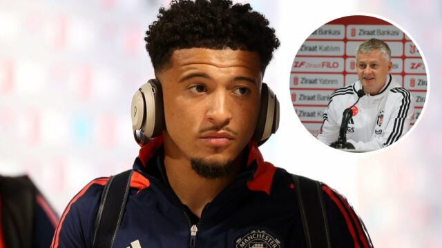 Jadon Sancho, antes de confrontar com Man City em 2024 com fones de ouvido.