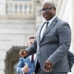 Jamaal Bowman, Pick for Education Mamdani, administrou uma escola radical em Nova York sem licença