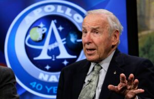 James Lovell morre aos 97; Líder da missão da Lua Apollo 13 transformou a ‘tragédia potencial em sucesso’ Os astronautas Apollo 13 estão com suas mulheres em ...