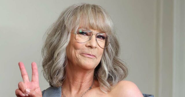 Jamie Lee Curtis se abre sobre erros de cirurgia plástica: 'Eu me arrependi imediatamente'