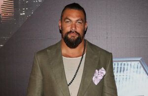 Jason Momoa lembra quando surfar no Havaí quase morreu: ‘ele literalmente desistiu do vídeo’ Jason Momoa lembra quando surfar no Havaí quase morreu: 'ele literalmente desistiu do vídeo'
