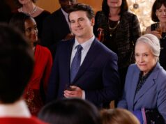 Salto no tempo planejado da 3ª temporada de Matlock explicado após grande mudança de cronograma Jason Ritter provoca que as chances da esposa Melanie Lynskey fazendo uma participação especial são muito boas