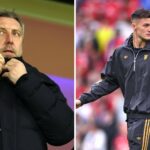 O ex -atacante do RB Leipzig Benjamin Sesko reconhece os fãs do Manchester United antes da partida amigável entre o Manchester United e o Old Trafford Fiorentina em 2025 em Manchester, Inglaterra.
