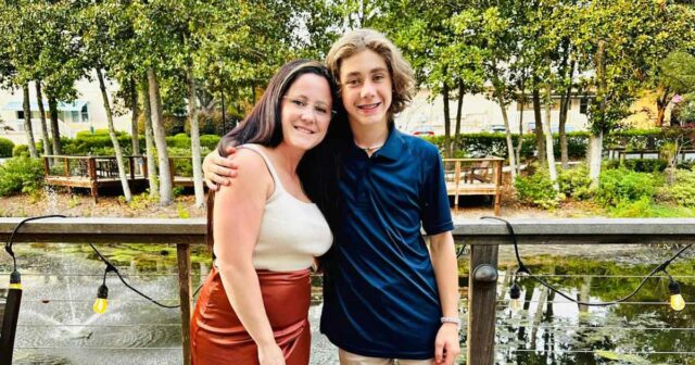 Mãe adolescente Jenelle Evans Upns and Downs com o filho Jace