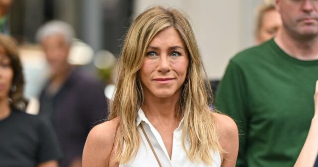 Jennifer Aniston's Brown Crossbody é uma bolsa mega-priceis-mas você pode obtê-lo por apenas $ 26



