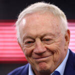 Jerry Jones rejeita a pergunta do relógio de choque