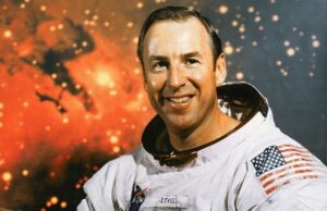 Jim Lovell Dead: O lendário astronauta da NASA que quase morreu durante o pouso lunar desaparece aos 97 Jim Lovell, um veterano de quatro missões espaciais, ajudou a transformar uma missão lunar fracassada em um sucesso, trazendo a tripulação de volta à Terra depois que um tanque de oxigênio explodiu
