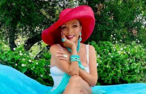 Joan Collins, 92 anos, mostra seu estilo feroz e fabuloso de maiô Catherine Zeta Jones 54 mostra seu corpo de verão em maiô sexy preto me pegou posando 942