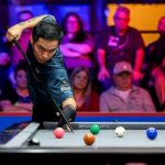 Johann Chua, das Filipinas, no campeonato da US Open Pool, no Harrah's Resort and Casino, em Atlantic City, NJ.