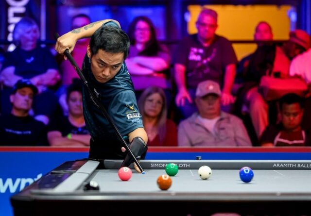 Johann Chua, das Filipinas, no campeonato da US Open Pool, no Harrah's Resort and Casino, em Atlantic City, NJ.