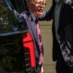 John Bolton chegou a sua casa depois de um ataque de quase oito horas de sua casa pelo FBI na sexta -feira
