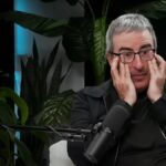 John Oliver rasga as memórias de "Na semana passada hoje à noite" Monica Levinski "Entrevista" Lei Massive de Confiança "|