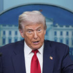 Julgamento nomeado por Trump trata o buraco legal para a Casa Branca