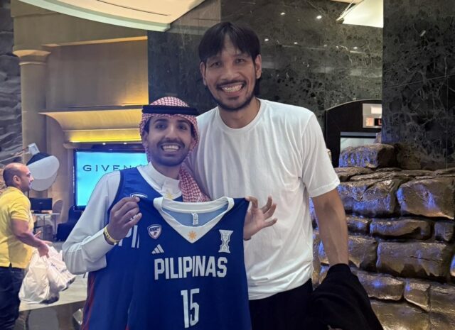 Gilas Pilipinas Great Man June Mar Fajardo, criador de conteúdo e fã do San Miguel Center com Thesaudipinoy.