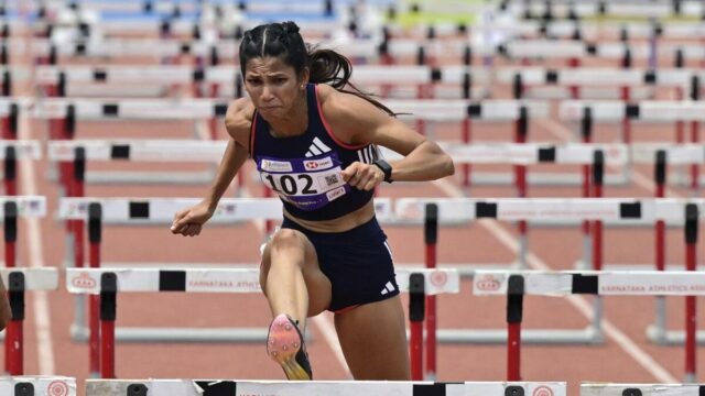 Jyothi Yarraji está muito longe da pista de corrida




