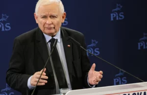 Kaczyński anuncia uma mudança na Constituição e avisa a “destruição da civilização” Kaczyński anuncia uma mudança na Constituição e avisa a "destruição da civilização"