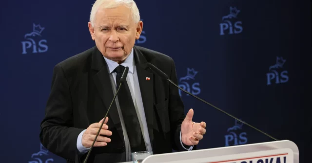 Kaczyński anuncia uma mudança na Constituição e avisa a "destruição da civilização"

