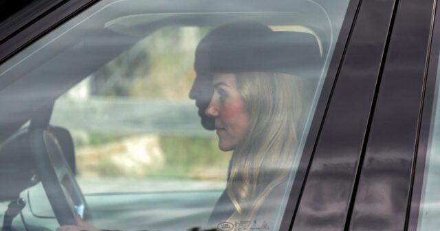 Kate Middleton mostra novos cabelos lowers durante o passeio em família