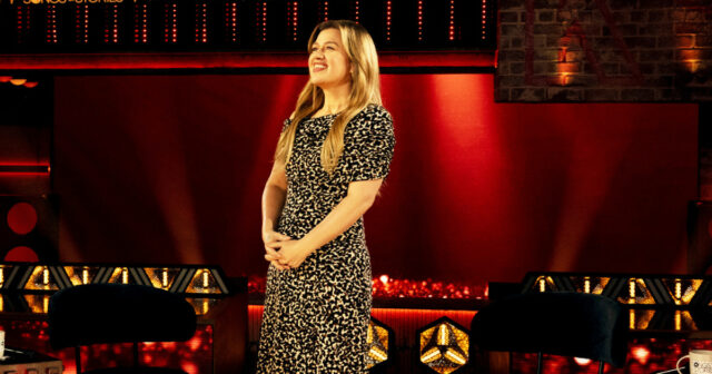Teddy Swims e Kelly Clarkson em 