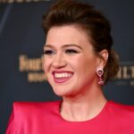 Kelly Clarkson adia a residência de Las Vegas para estar "completamente presente" durante a questão da família: "Desculpe sinceramente"