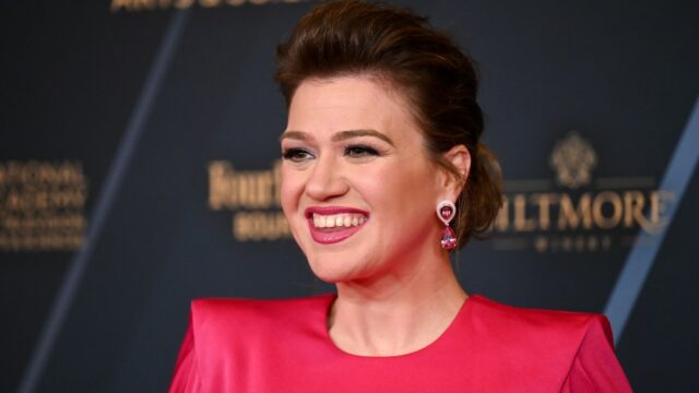 Kelly Clarkson adia a residência de Las Vegas para estar "completamente presente" durante a questão da família: "Desculpe sinceramente"

