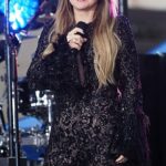 Kelly Clarkson, 43 anos, interrompeu seu próximo comportamento no concerto de angariação de fundos da banda Texas depois de seu ex-marido Brandon Blackstock; Visto em maio em Nova York
