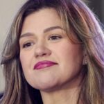 Kelly Clarksson adiou que Vegas mostra que ele estará "presente" para crianças, enquanto o ex -Brandon Blackstock está doente