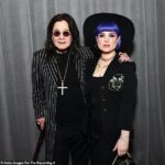 Kelly Osbourne compartilhou uma mensagem comovente com os fãs no Instagram na segunda -feira, quando agradeceu pelo apoio após a morte de seu pai Ozzy em 22 de julho (foto de 2020)