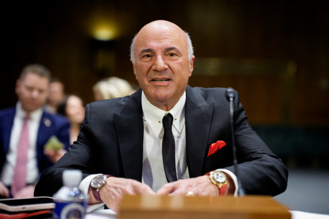 Kevin O'Leary rasga Donald Trump por 'bater' o Bureau -Chefe

