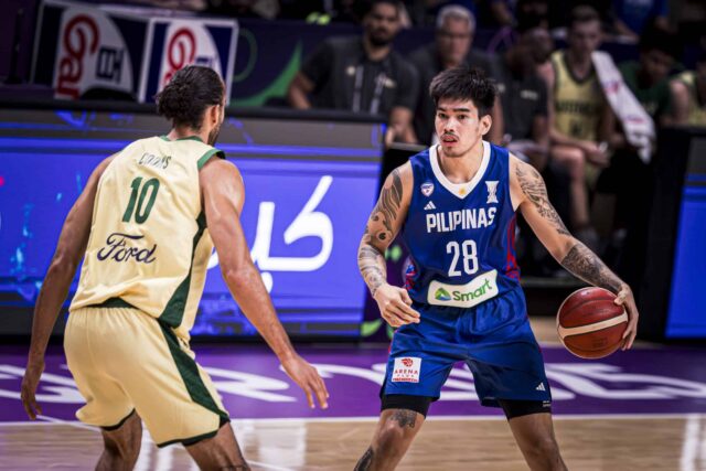 Kevin Quiambao, de Gilas Pilipinas, 2025 FIBA Asian Cup novamente durante uma partida na Austrália.