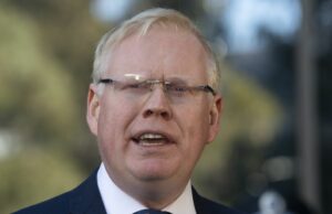 Kiama pela eleição anunciada após o parlamentar de deputado Gareth Horse aposentadoria Gareth Custody acusa por argumentos sexuais históricos.