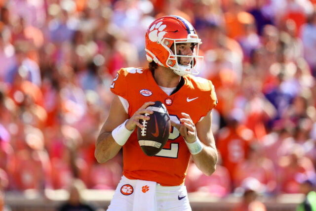 Kirk HerbStreit escolhe o quarterback da pré -temporada do futebol universitário



