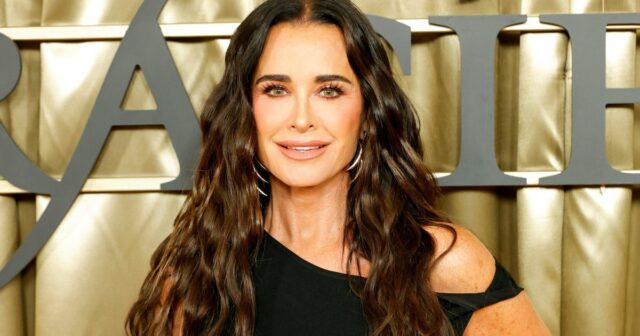 Kyle Richards adora vestidos, mas esse US $ 46 é mais fofo 'para concertos



