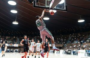 La Salle voltou nas finais da Wubs, a equipe eleitoral da Universidade do Japão do Japão Mike Phillips The Wube Salle