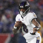 Lamar Jackson, jogador do Ravens, deixa a prática com uma lesão por preocupação