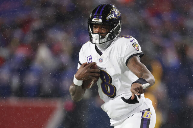 Lamar Jackson, jogador do Ravens, deixa a prática com uma lesão por preocupação



