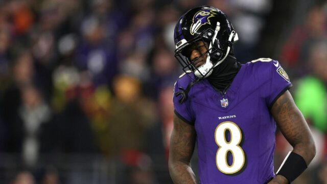 Lamar puxa o desafio de marca registrada de Aikman no. 8

